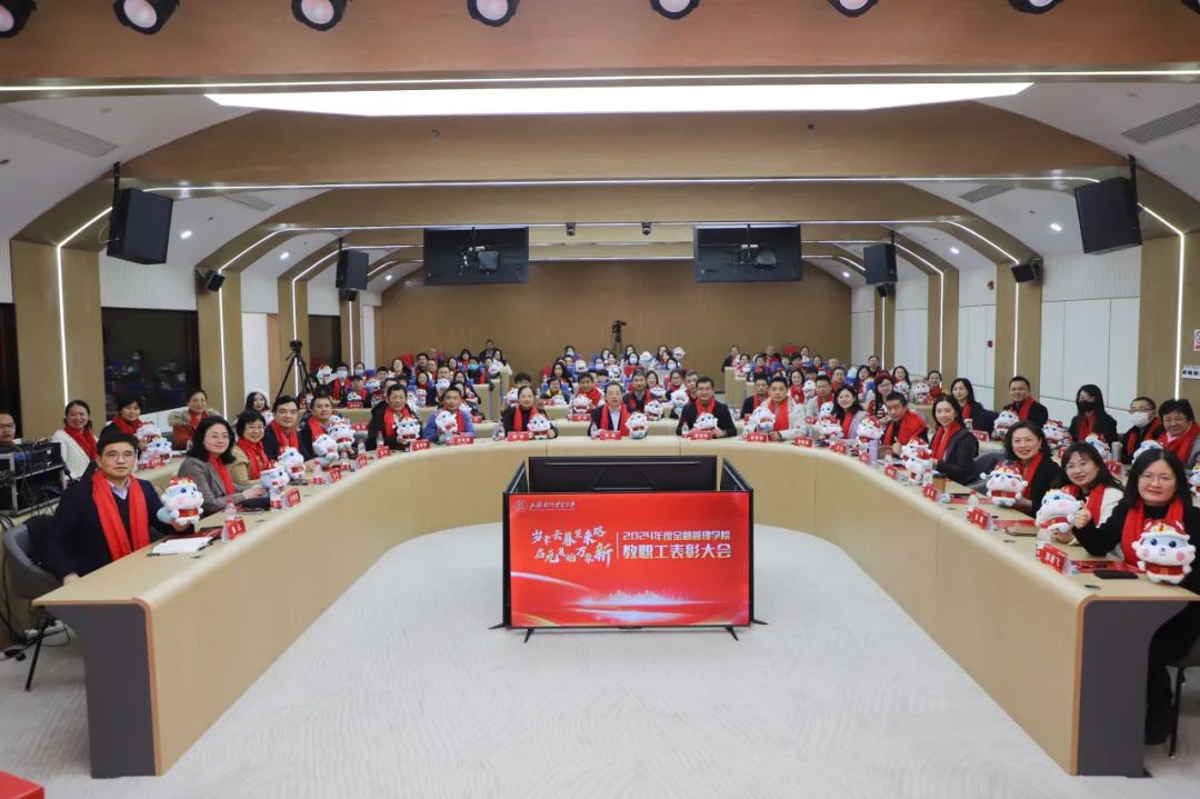 动态 | 艳妇臀荡乳欲伦交换H漫-吉沢明歩作品番号-久久精品国产精品亚洲红杏-国产亚洲精品自在线亚洲情侣-5G影院天天5G天天爽联席总裁梁彬受邀出席上外贸金融管理学院表彰大会并做代表发言